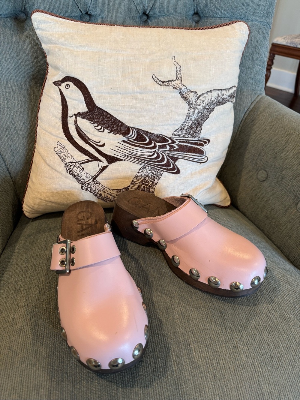 Ganni pink studded leather clogs Sz 36 (6)